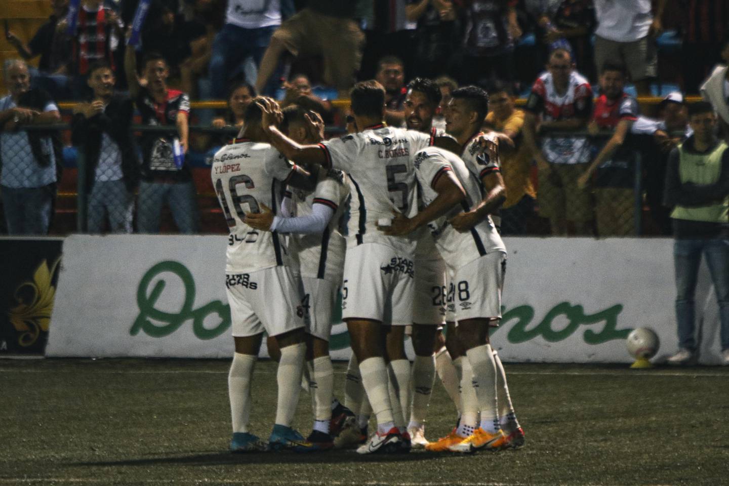 Liga Deportiva Alajuelense consiguió un triunfo importante en Ciudad Quesada contra un aguerrido San Carlos.