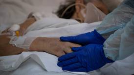 Hospital chileno ofrece adiós lleno de cariño a enfermos de covid-19