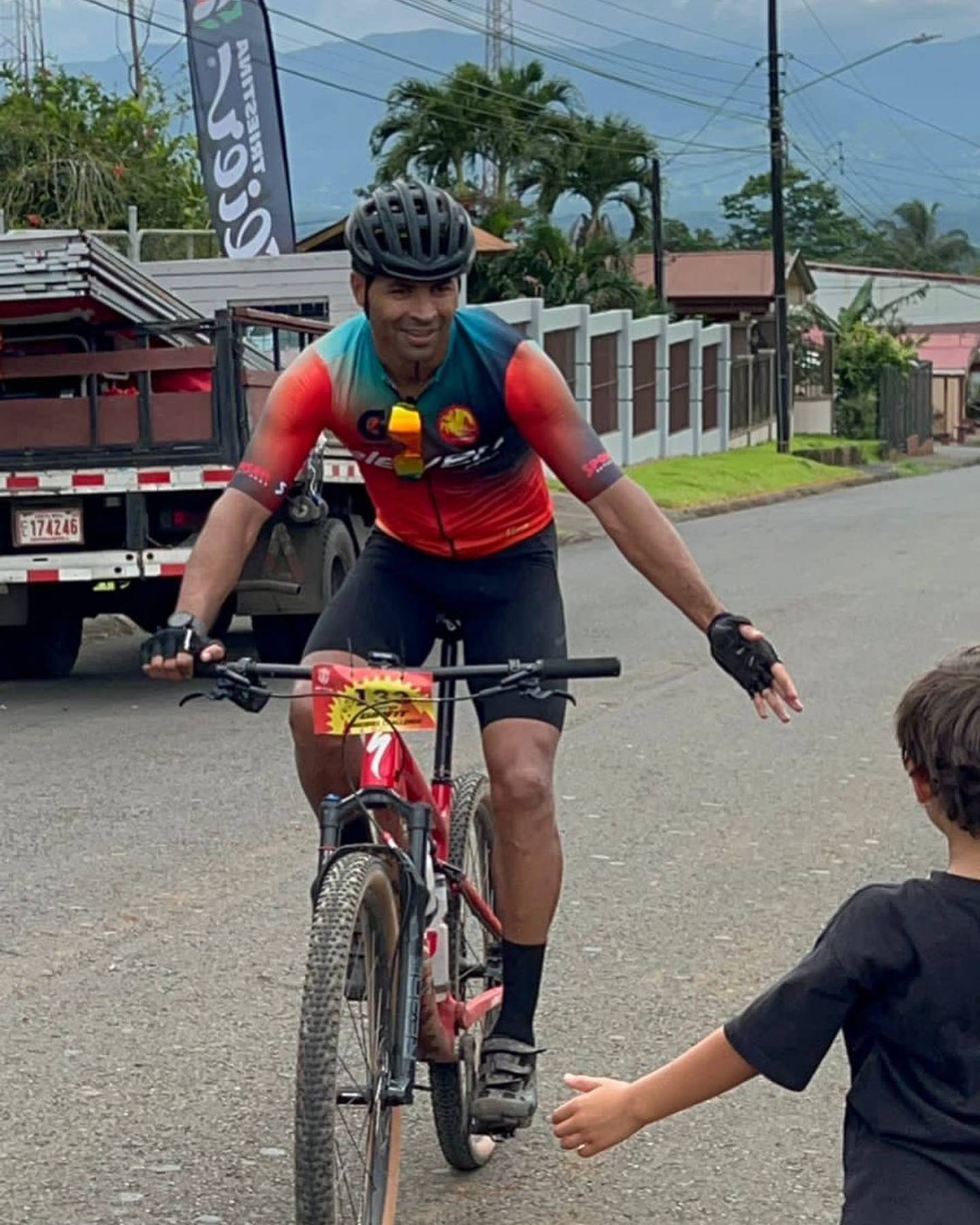 El pasado sábado 3 de setiembre, junto a otros 2.249 ciclistas, el exfutbolista Álvaro Saborío debutó en una competencia de ciclismo después del retiro, la Volcano 100, una competencia alrededor de volcán Rincón de la Vieja