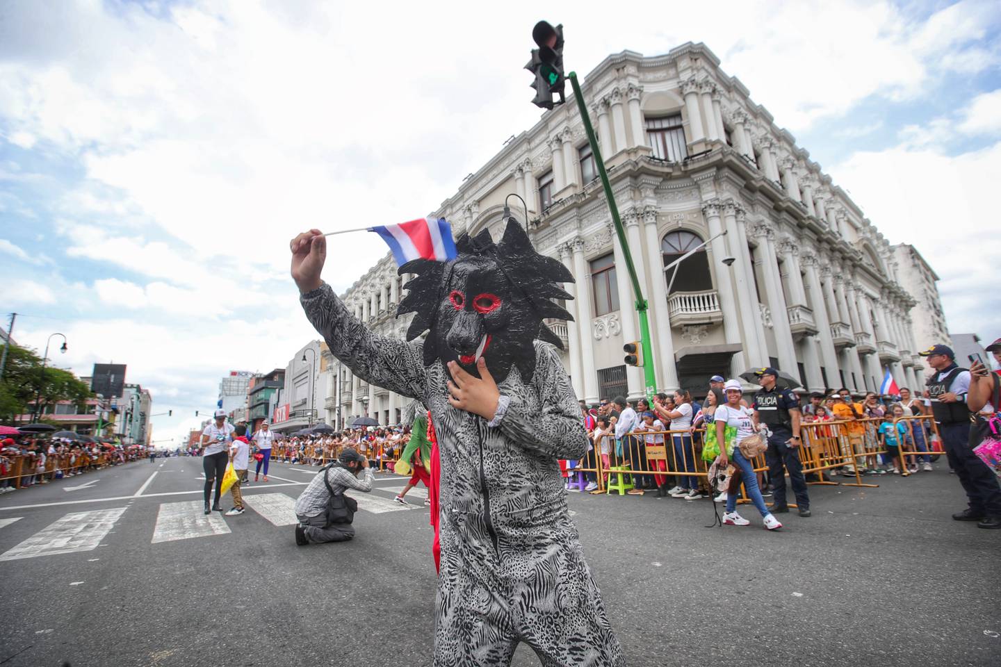 15/09/2023/ Tradicional desfile del 15 de septiembre durante conmemoración de los 202 años de la independencia de Costa Rica en la Avenida segunda de san josé / Foto: John Durán