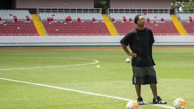 Ronaldinho muestra sus dotes de rapero en una canción contra la corrupción 