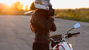 Si es mujer y viaja en moto puede apuntarse a una manejada por una buena causa