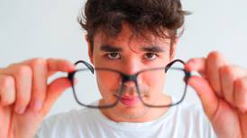 Con Ópticas Münkel puede corregir su astigmatismo usando lentes de contacto tóricos