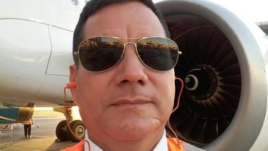 Piloto tico-salvadoreño afirma haber visto ovnis mientras volaba