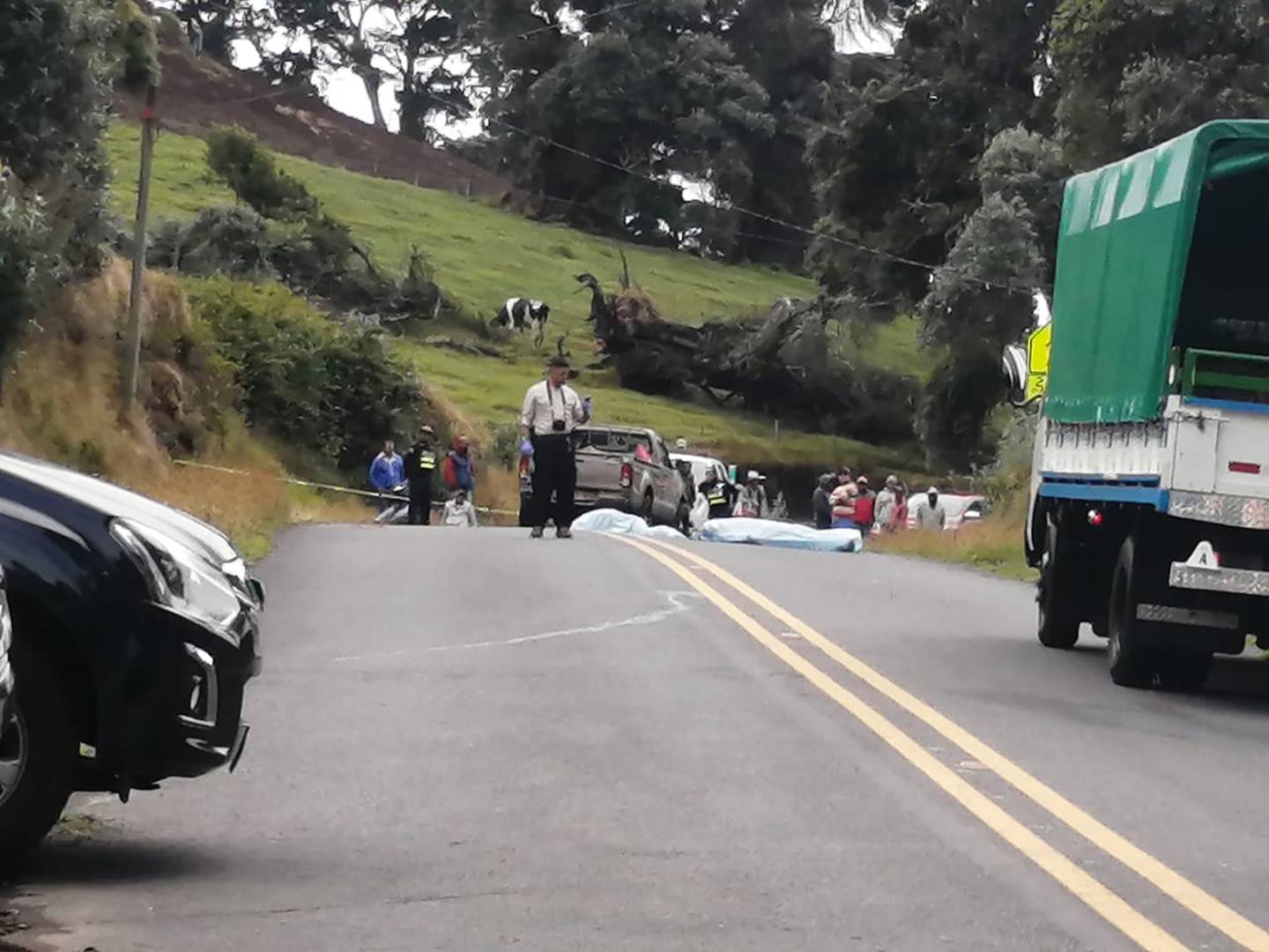 Dos peones fallecen en San Juan de Chicuá, Cartago, al caer del cajón del vehículo en el que viajaban. Foto Keyna Calderón.