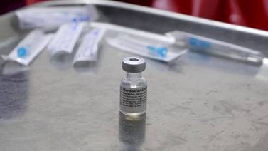 Vacuna contra covid-19 adaptada a ómicron estará lista en marzo