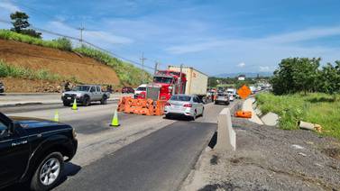 Tráiler mata a regulador del tránsito en ampliación de carretera en Alajuela 