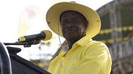 Presidente de Uganda asusta a la gente al decir que salen gusanos en la boca si se hace el sexo oral