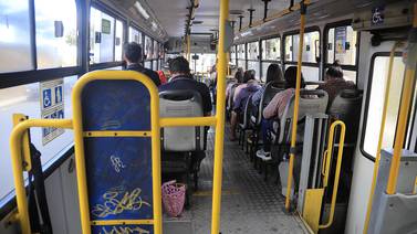 Las reglas de sentido común para andar en bus a veces son las menos comunes, ¡atención usuarios!