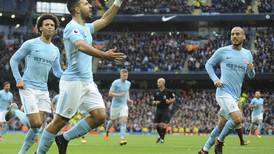 (Video) El Manchester City se escapa como líder con un Agüero de récord