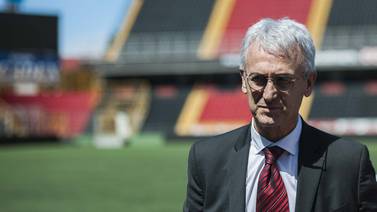 Benito Floro tiró fuego contra Alajuelense: “Hubo jugadores desleales”