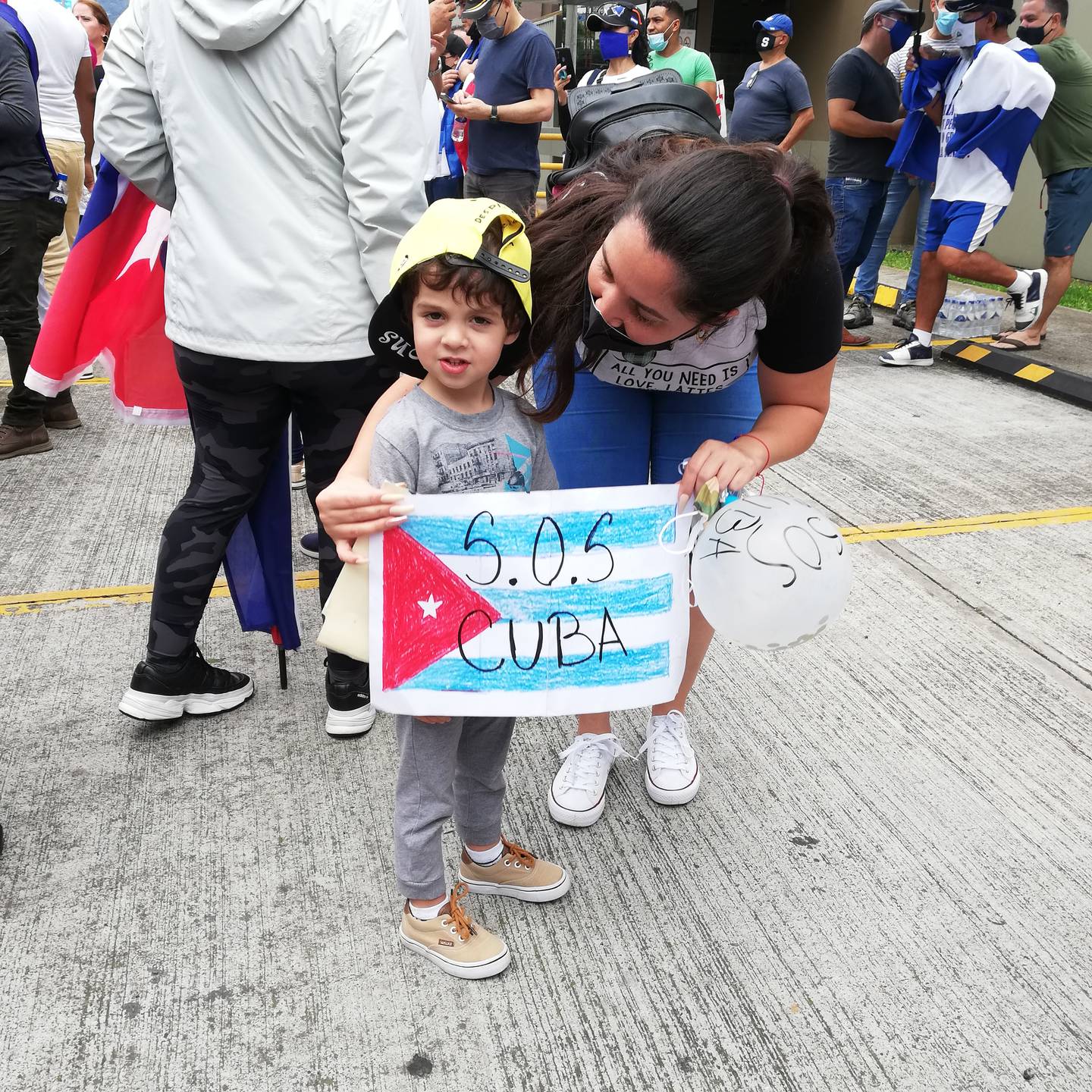 Manifestación pacífica que este 13 de julio organizó la comunidad cubana que vive en Costa Rica en la cual pidieron por un alto a las muertes de sus paisanos en la isla y el fin de la dictadura.