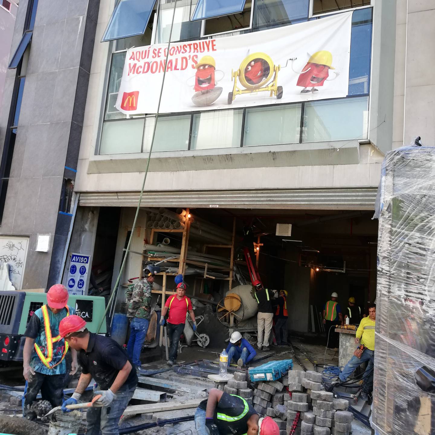Después de 49 años, la McDonald’s frente al Banco Central cambia de edificio