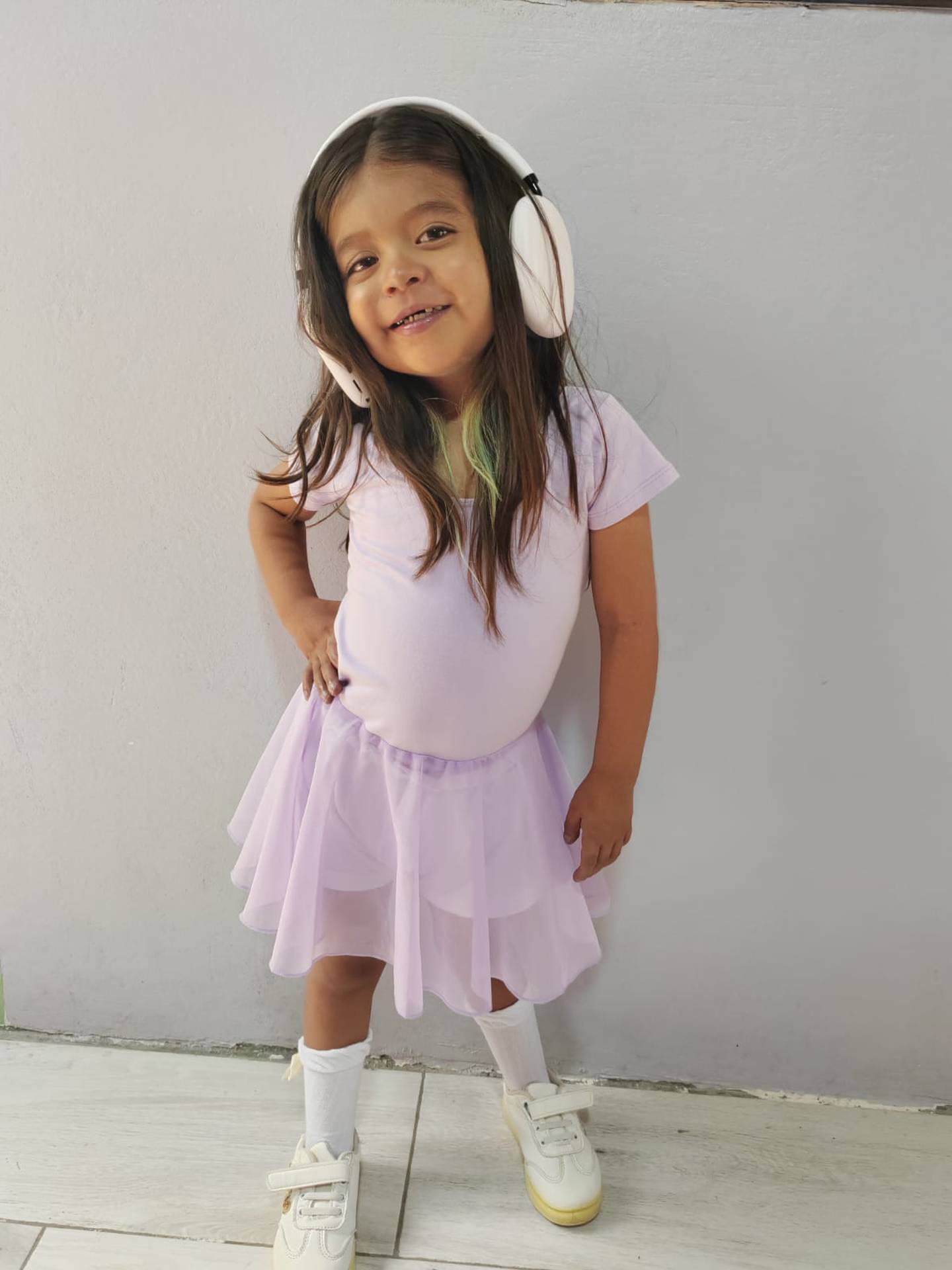 Alissa Solano Boza, una hermosa nicoyanita de cinco años de edad está que no cabe de contenta porque su amada Shakira disfruta de sus vacaciones en Costa Rica
