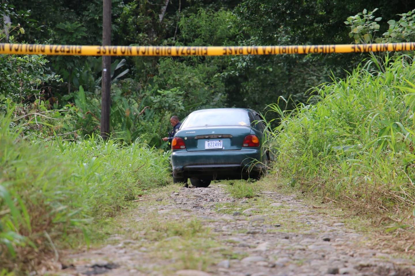 Pareja es asesinada a balazos dentro de carro en Sarapiquí. Foto Reyner Montero.