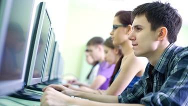 Jóvenes podrán llevar talleres gratis sobre videojuegos y redes sociales