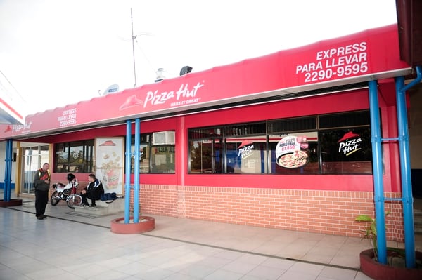 Le Echamos El Hombro Pizza Hut Ocupa 80 Breteadores La Teja