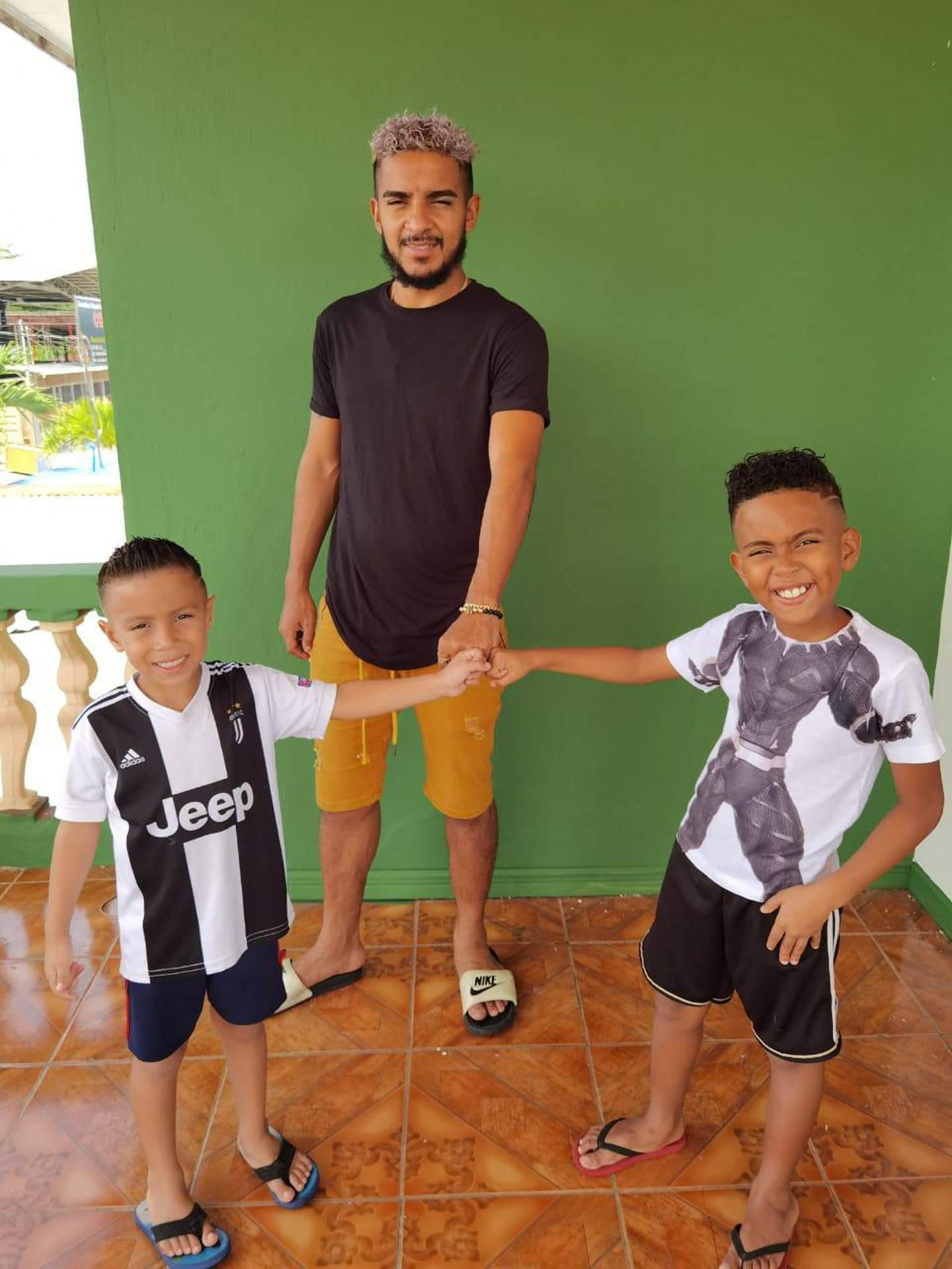 El jugador Luis Pérez se tiñó el pelo por sus hijos.
