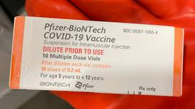 ¿Puede un menor de 12 años ponerse la vacuna bivalente contra el covid-19?