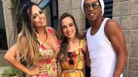 Mundo picante: Ronaldinho pasará año nuevo con sus dos novias 