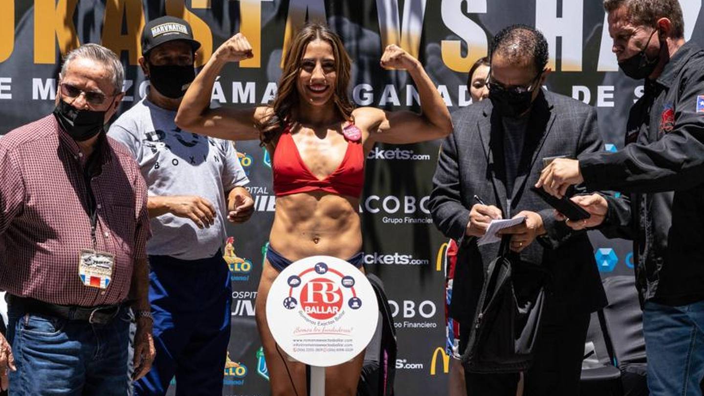 Yocasta Valle signs promoter Oscar De La Hoya to defend the title in the United States