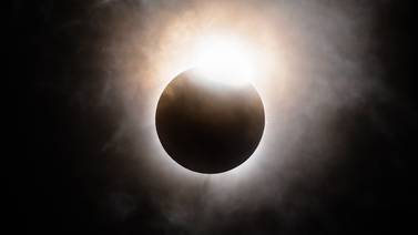 Eclipse solar: “Me saqué el antojo porque en 1991 estaba embarazada y me encerraron en un cuarto”