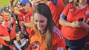 Tico le pidió matrimonio a su novia en el juego entre Costa Rica y Honduras