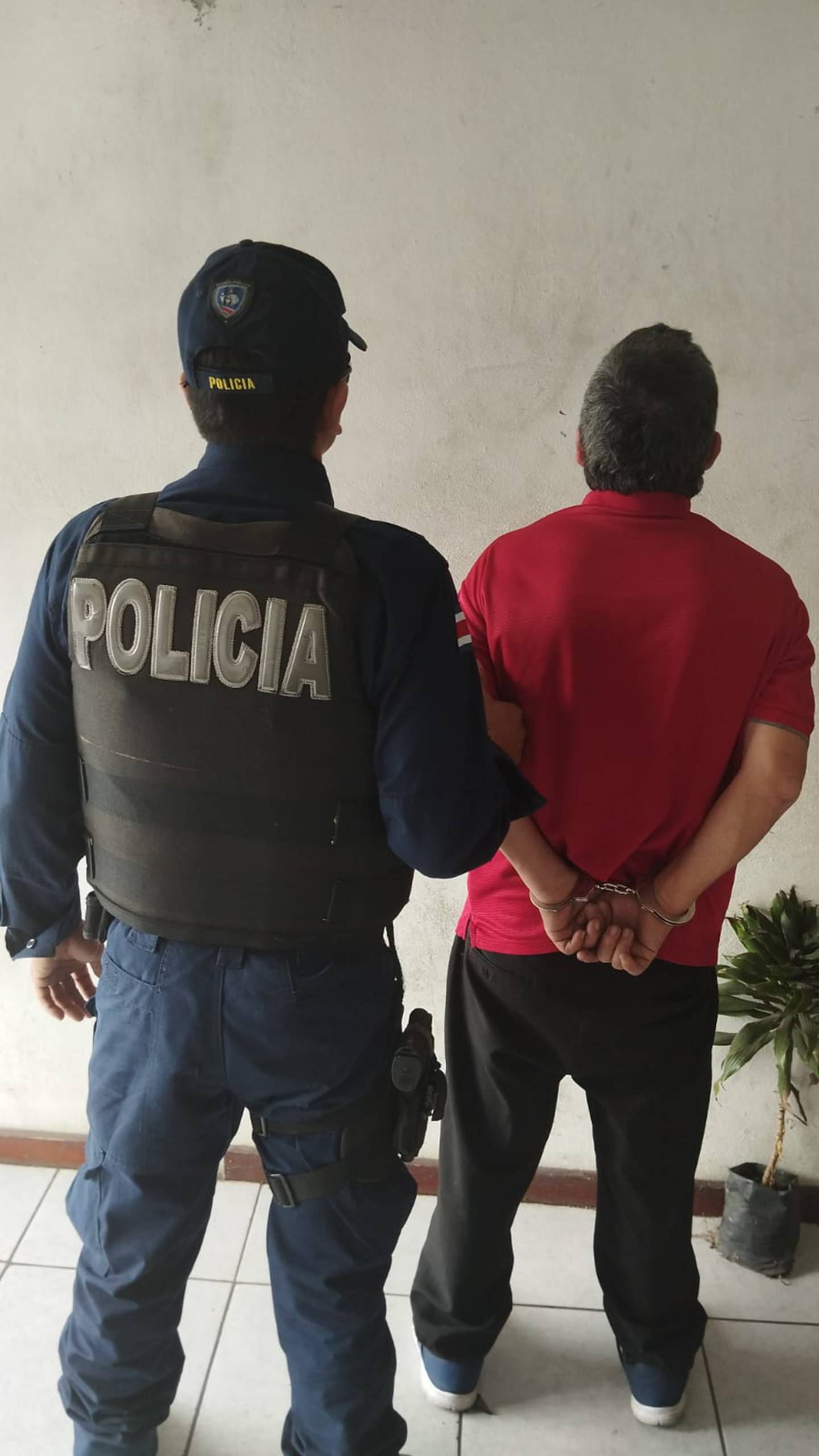 El hombre fue detenido en el bus de Alajuelita. Foto: MSP