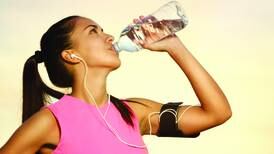 No es agua: Estudio reveló cuál es la mejor bebida para hidratarse