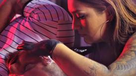 LuisGa Loría está enamorado de una tatuadora profesional