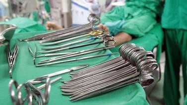 Cirujanos realizan operación a corazón abierto en medio de un incendio