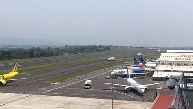 Aeropuertos de Costa Rica están colapsando por falta de controladores aéreos