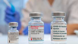 Asistente de pacientes opuesto a vacuna contra covid-19: “Sigo sin creer que ese virus exista”