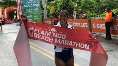 Gabriela Traña demuestra que es inagotable y se deja la Flamingo Beach Marathon
