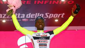 Primer africano que gana una etapa del Giro de Italia fue a parar al hospital