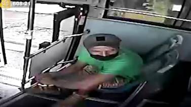 Hombre disparó contra chofer de bus que le pidió usara la mascarilla (video)