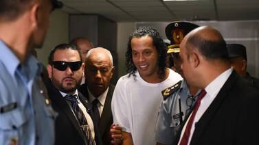 Abogado de Ronaldinho: “Él es tonto, no entendió que le dieron unos documentos falsos"
