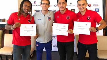 Rueda la bola: Jugadores de Alajuelense se apuntaron a aprender sobre coaching deportivo