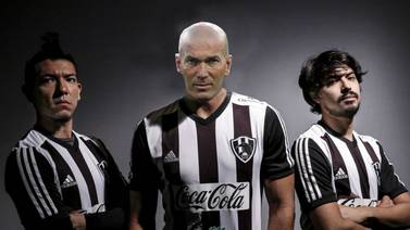 Cuervos Negros Salvajes quiere fichar a Zinedine Zidane