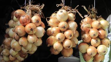 La cebolla, el tomate y la tilapia, están incomprables en los supermercados