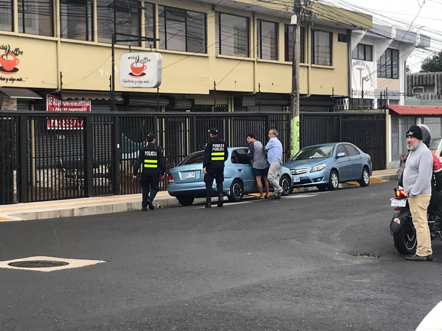 En asalto asesinan a supuesto vendedor de lotería en Tibás. Foto Adrián Galeano