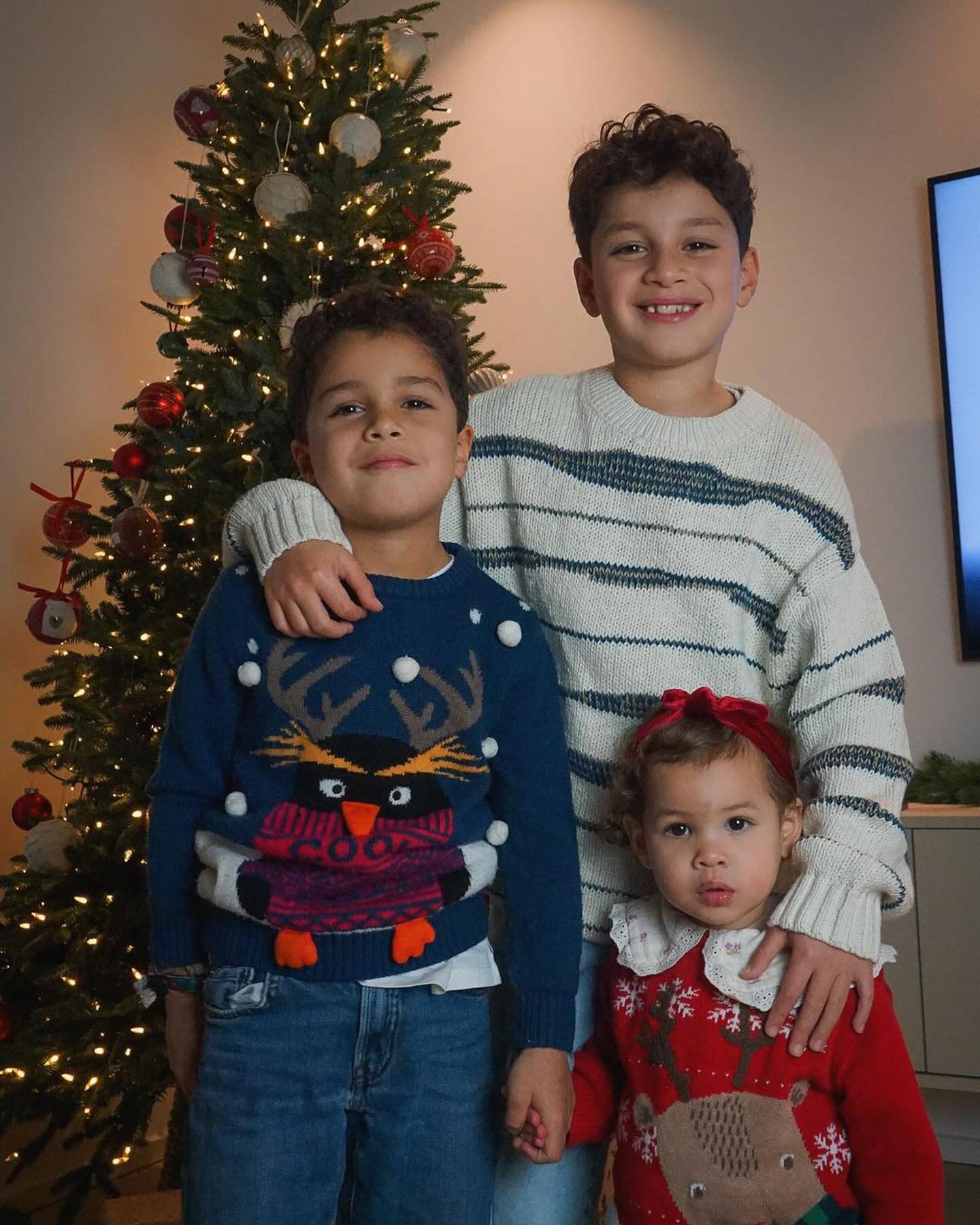 Cristian Gamboa, su esposa e hijos les desea Feliz Navidad.