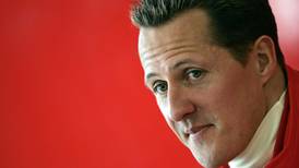 Diario inglés asegura que Michael Schumacher no está en cama, ni conectado a una máquina