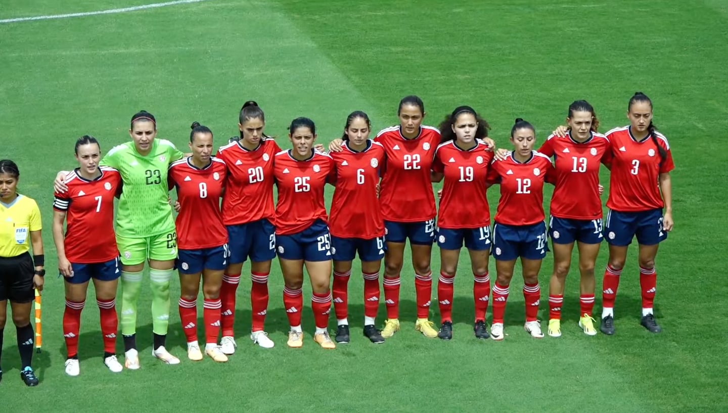 Selección Femenina se tuvo que enfrentar en un duro partido a la Selección de Perú. Foto: Captura de pantalla FCRF