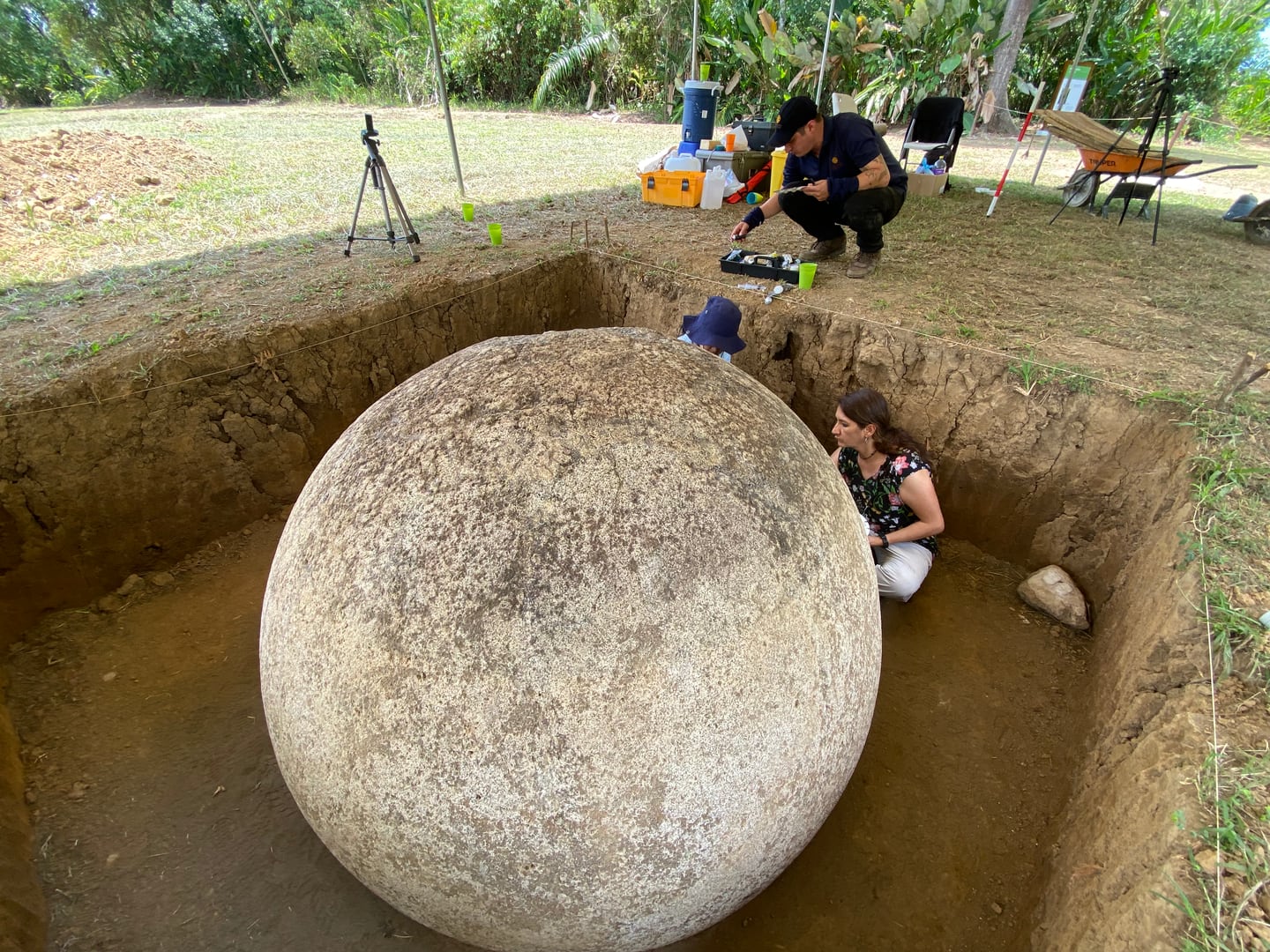Dos esferas preocolombinas, ubicadas en el monumento arqueológico Finca 6, lugar declarado Patrimonio de la Humanidad por la UNESCO en el 2014, serán chaneadas en el mismo lugar donde fueron encontradas
