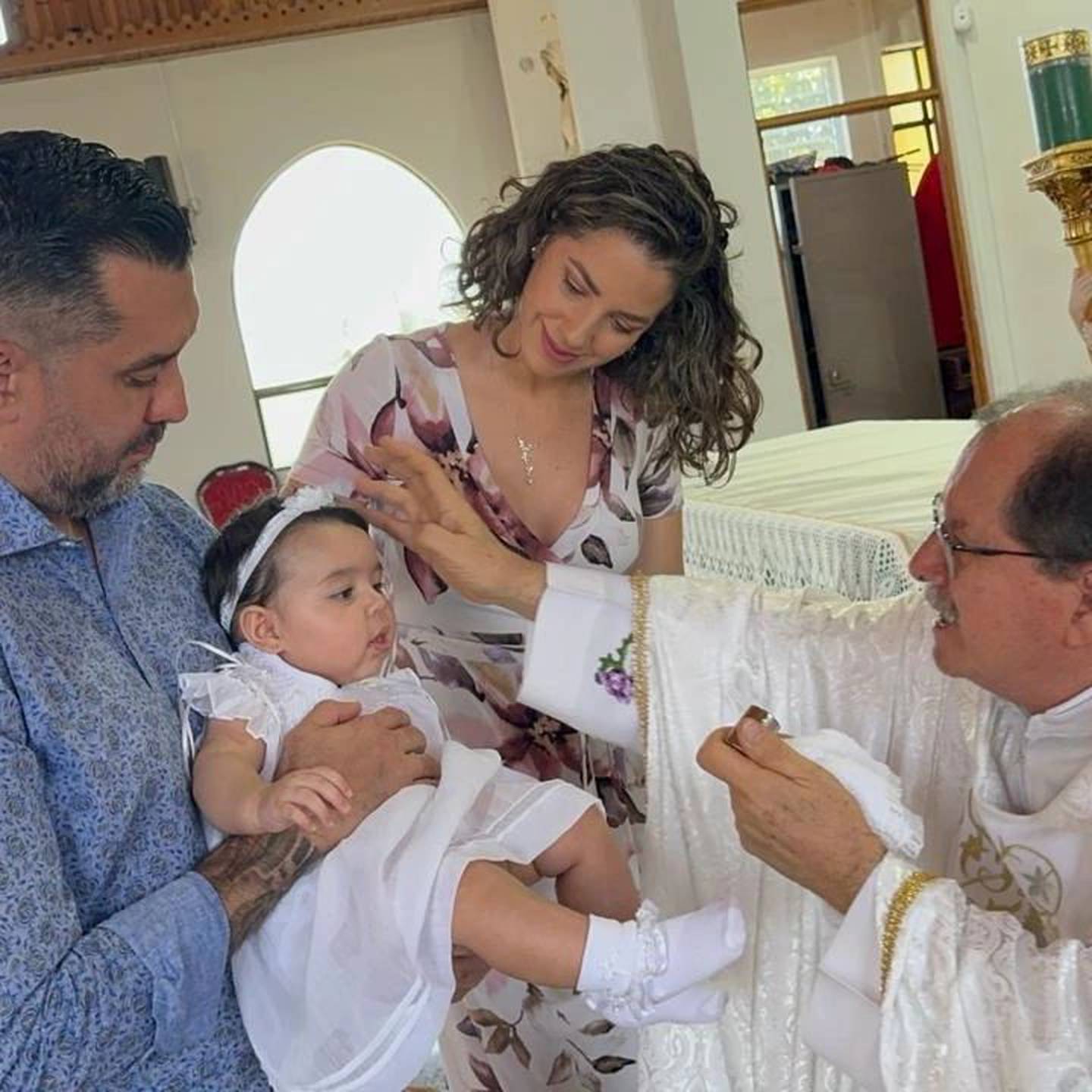 La presentadora de televisión Lussania Víquez celebró el bautizo de sus mellizos Antonella y Alessandro.