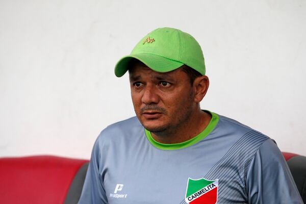 Carmelita despide al técnico Mario Víquez - La Teja