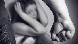 Víctimas de violencia doméstica podrán recibir atención psicológica y legal gratis 