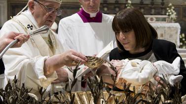 Papa bautiza a 34 chiquitos en la Capilla Sixtina