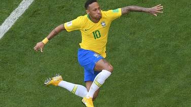Tite pasó de criticar el teatro de Neymar a defenderlo